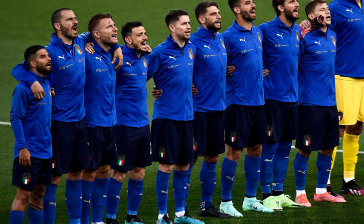 CASA AZZURRI: CALCIO E BARLUMI DI NORMALITA’